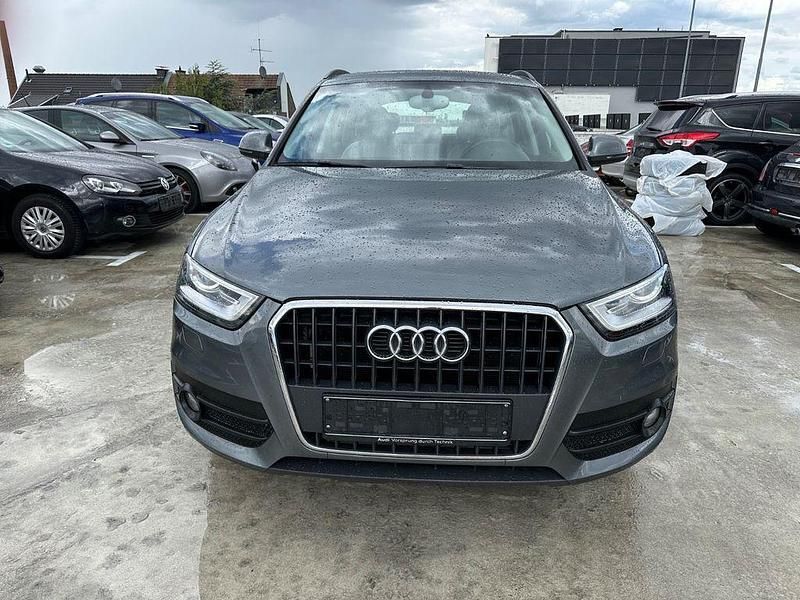 Grau Gebraucht 2011 Audi Q3 Comfort SUV | 13.600 € (Fairer Preis) - Bild 1/4