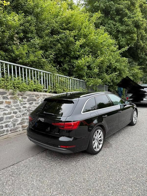 Gebraucht Audi A4 Comfort 190 PS (139 kW) 2016 Schwarz Kombi