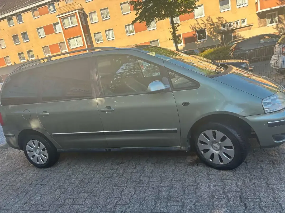 Second-hand VW Sharan 131 CP (96 kW) 2005 Albastru Monovolum