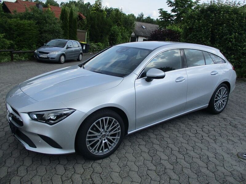 Silber Gebraucht 2021 Mercedes CLA200 Limousine | 15.999 € - Bild 1/4
