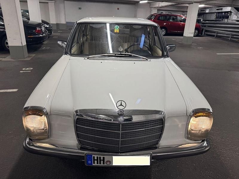 Weiß Gebraucht 1975 Mercedes W114 Limousine | 14.800 € - Bild 1/4