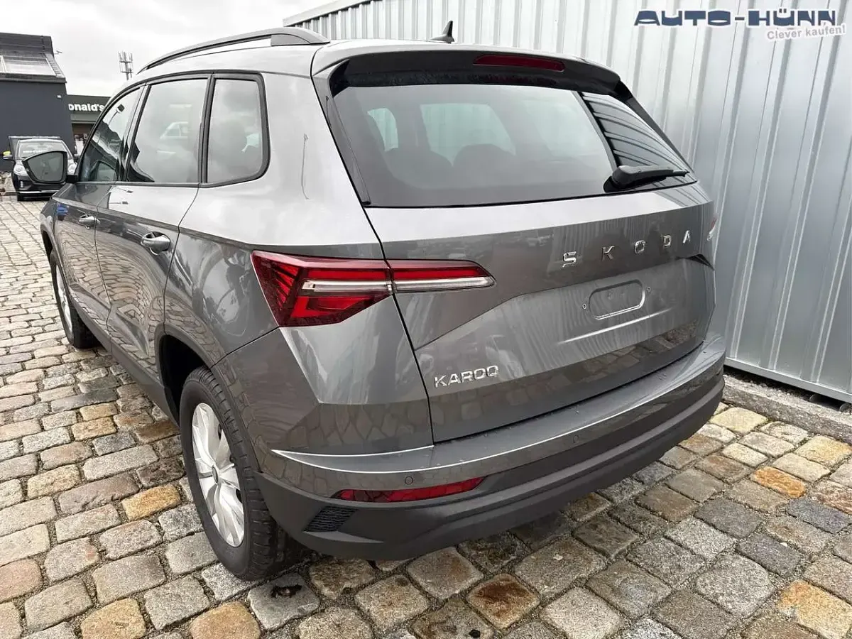 Neu Skoda Karoq Selection 150 PS (110 kW) 2026 Graphitgrau metallic SUV