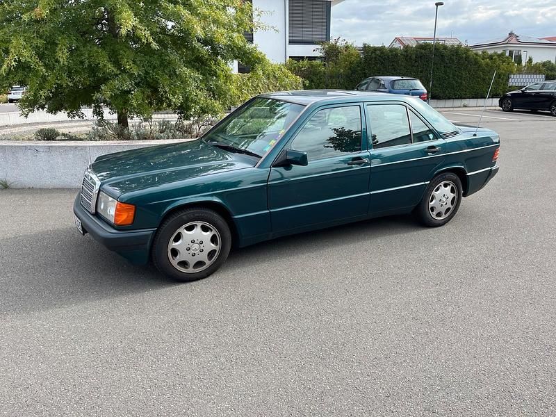 Grün Gebraucht 1993 Mercedes 190 Limousine | 14.000 € - Bild 1/4