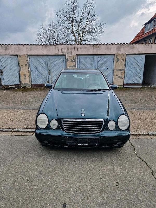 Gebraucht Mercedes E320 197 PS (144 kW) 2001 Grün Limousine