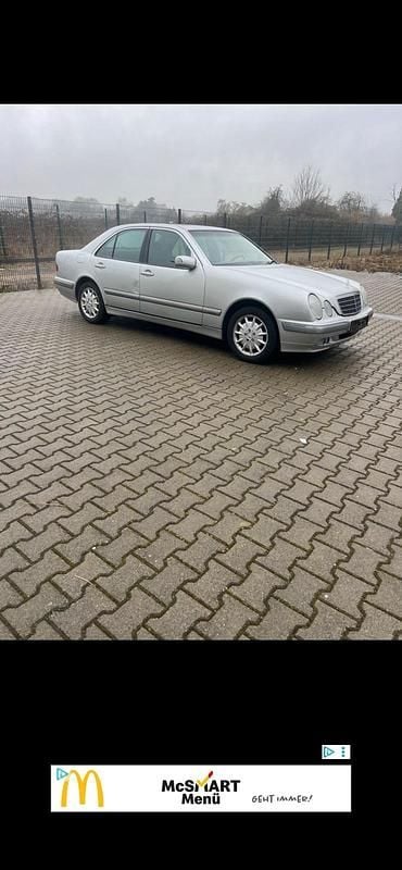 Gebraucht Mercedes E200 163 PS (119 kW) 1999 Gelb Limousine
