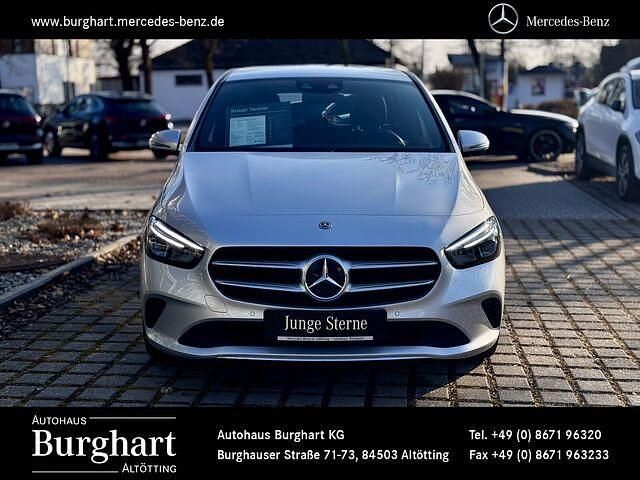 Gebraucht Mercedes B200 Business 163 PS (119 kW) 2020 Iridiumsilber Kleinwagen
