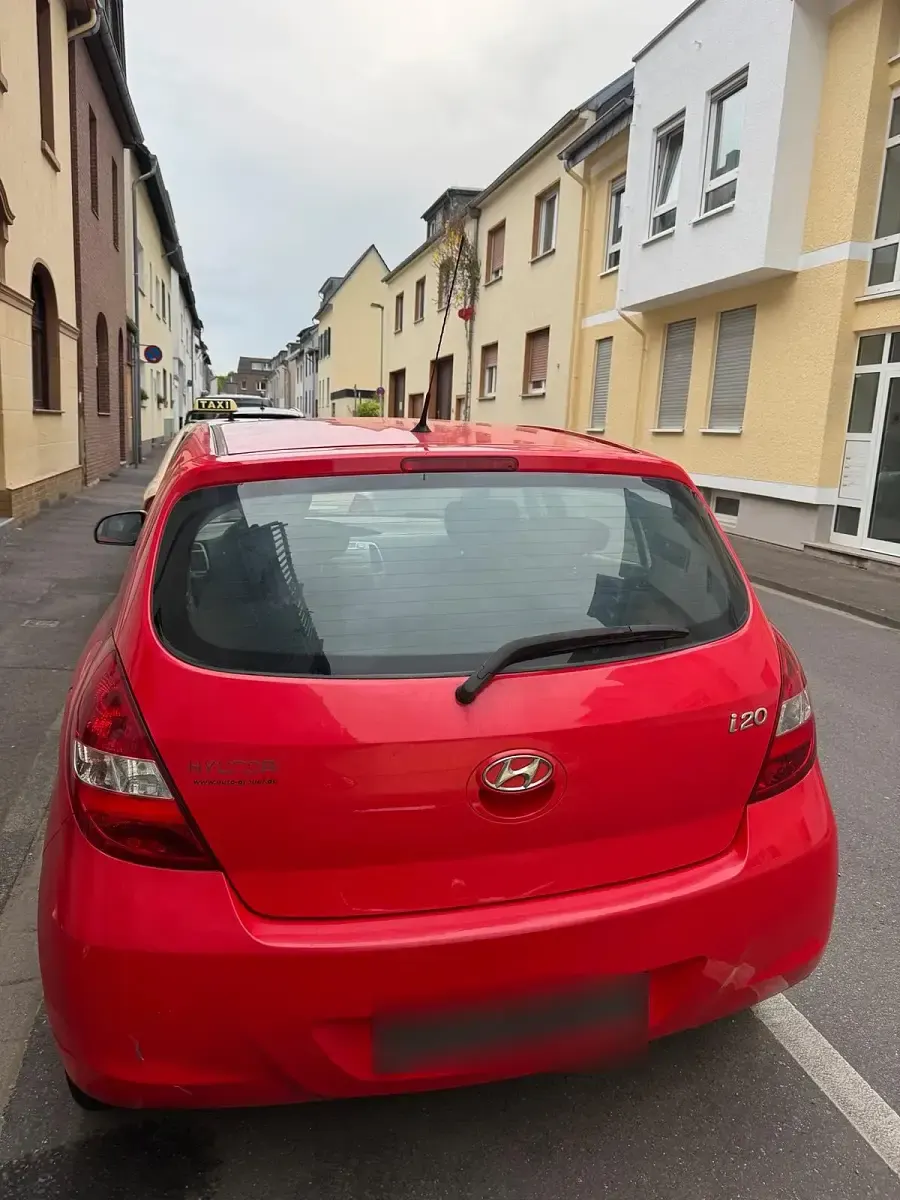 Gebraucht Hyundai i20 Edition 77 PS (56 kW) 2010 Rot Kleinwagen