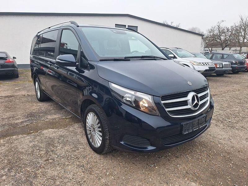 Usata Mercedes V220 163 CV (119 kW) 2019 Blu Monovolume