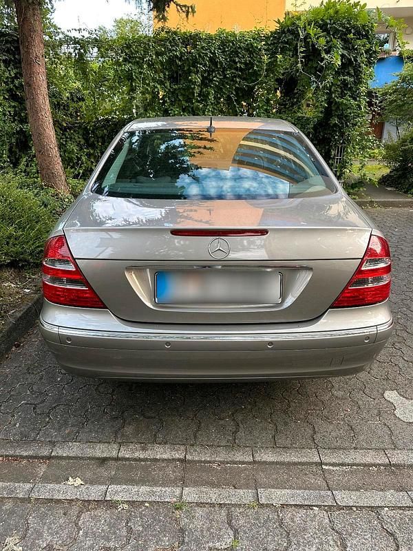Gebraucht Mercedes E200 163 PS (119 kW) 2004 Silber Limousine