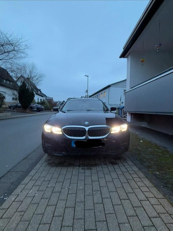 Gebraucht BMW 320 190 PS (139 kW) 2022 Schwarz Kombi