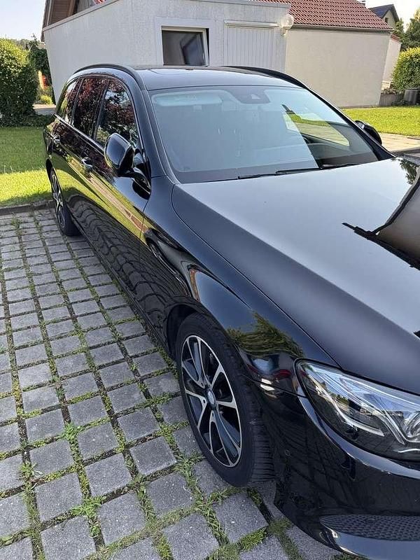 Gebraucht 2016 Mercedes E220 Exclusive Kombi | 20.000 € (Teuer) - Bild 1/4