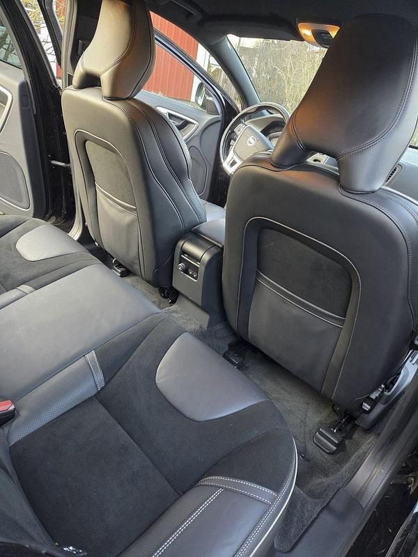 Gebraucht Volvo V60 R-Design 190 PS (139 kW) 2016 Schwarz Kombi