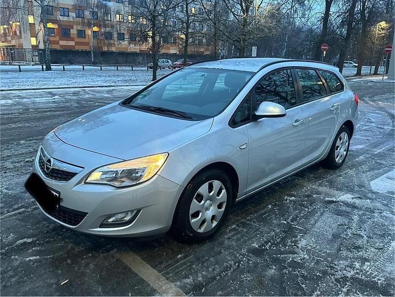 Gebraucht Opel Astra 91 PS (66 kW) 2011 Silber Kombi