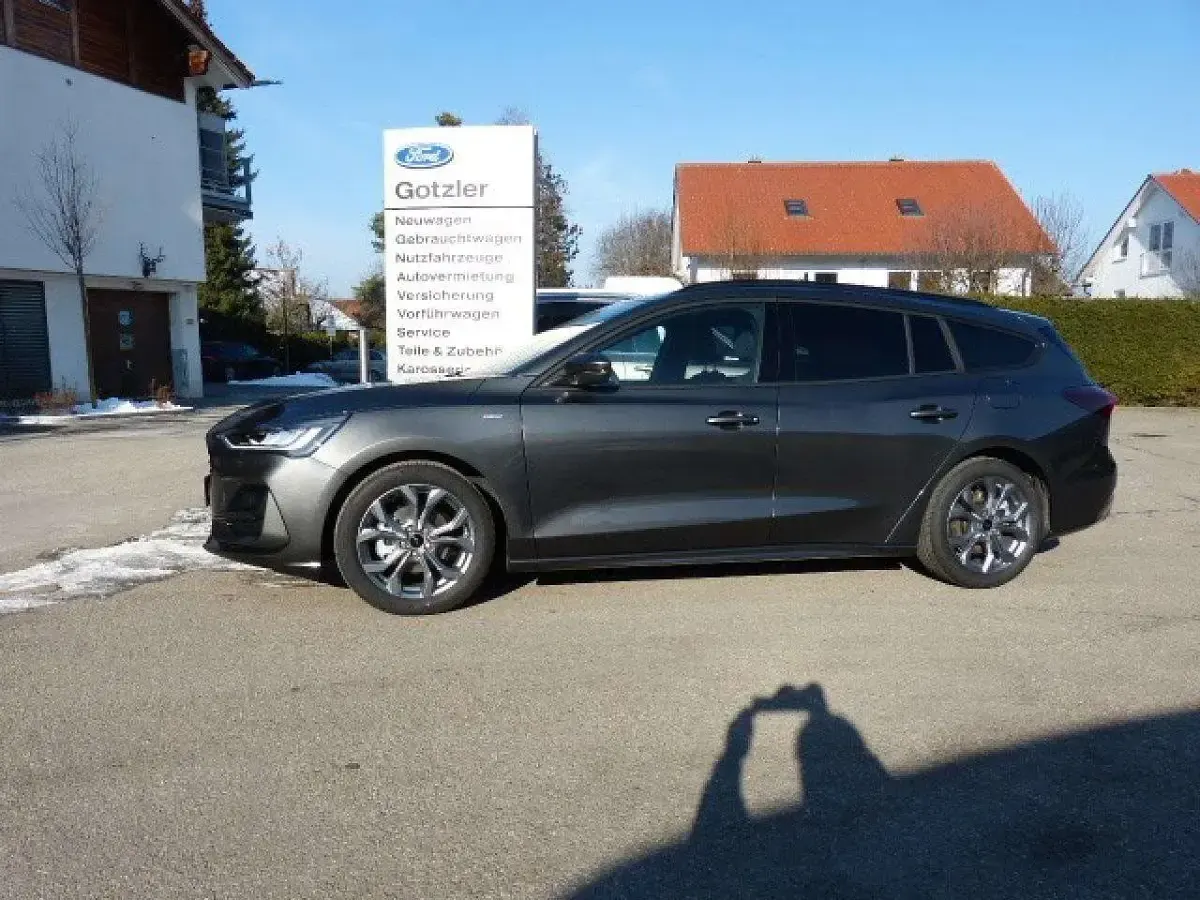 Gebraucht Ford Focus ST-Line X 155 PS (114 kW) 2024 Magneticgrau (metallic) Kombi