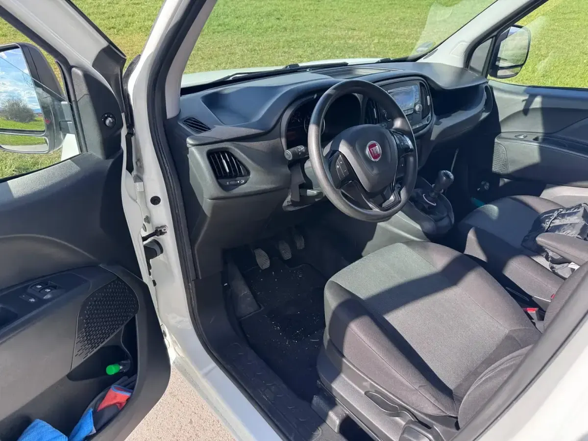 Gebraucht Fiat Doblò 100 PS (73 kW) 2016 Weiß Van / Kleinbus
