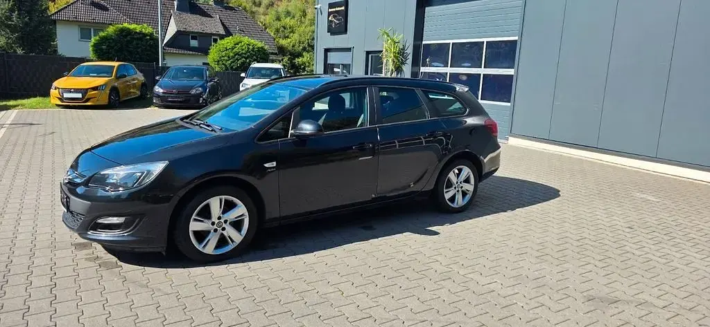 Gebraucht Opel Astra Active 120 PS (88 kW) 2013 Schwarz Limousine