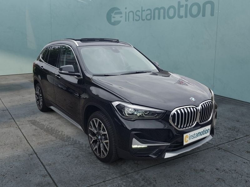 Schwarz Gebraucht 2022 BMW X1 xLine SUV | 33.230 € (Etwas zu teuer) - Bild 1/4
