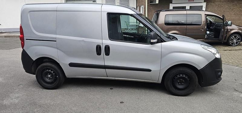 Gebraucht Opel Combo 90 PS (66 kW) 2015 Grau Van