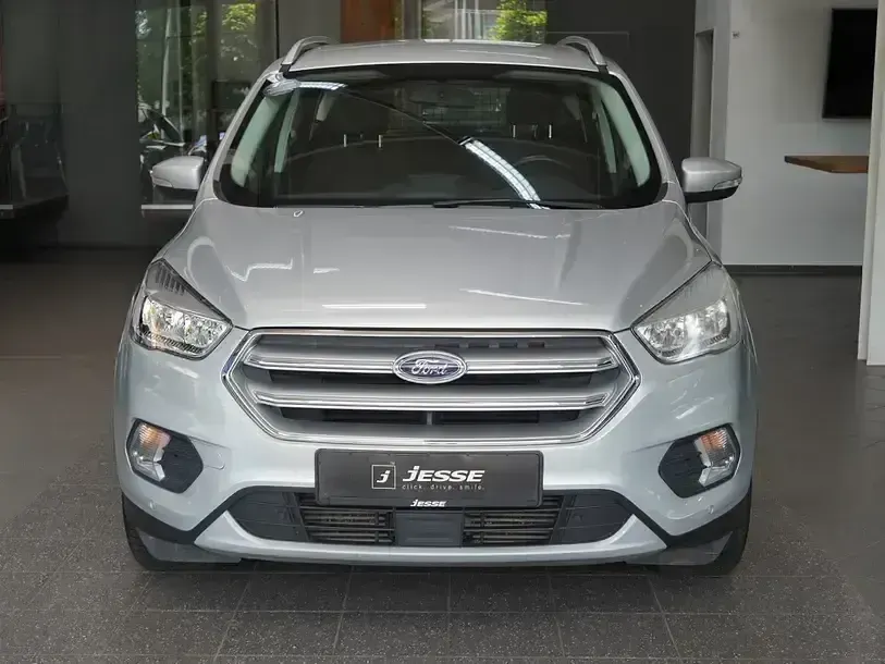 Gebraucht Ford Kuga Trend 150 PS (110 kW) 2019 Polarsilber metallic (metallic) SUV
