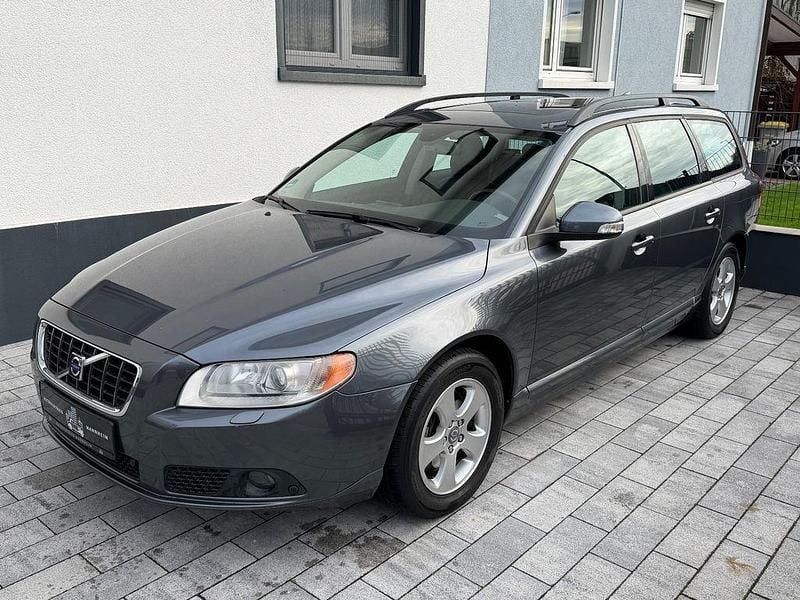 Titanium grey Gebraucht 2009 Volvo V70 Momentum Kombi | 6.950 € (Superpreis) - Bild 1/4