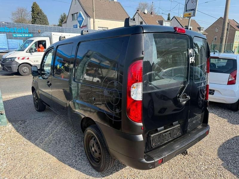 Gebraucht Fiat Doblò Basis 75 PS (55 kW) 2009 Weiss Van / Kleinbus