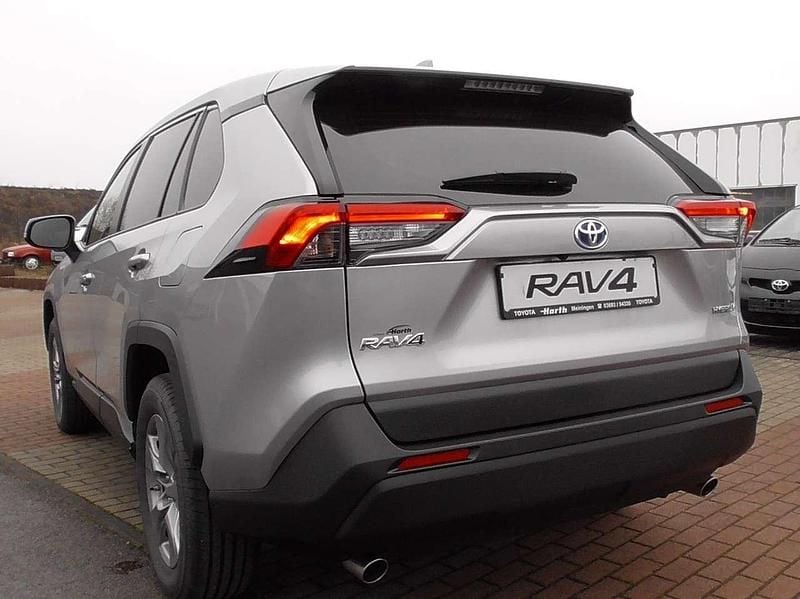 Gebraucht Toyota RAV4 Hybrid 218 PS (160 kW) 2022 Silver metallic SUV
