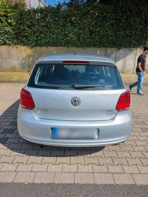 Usado VW Polo 90 HP (66 kW) 2011 Prateado Citadino