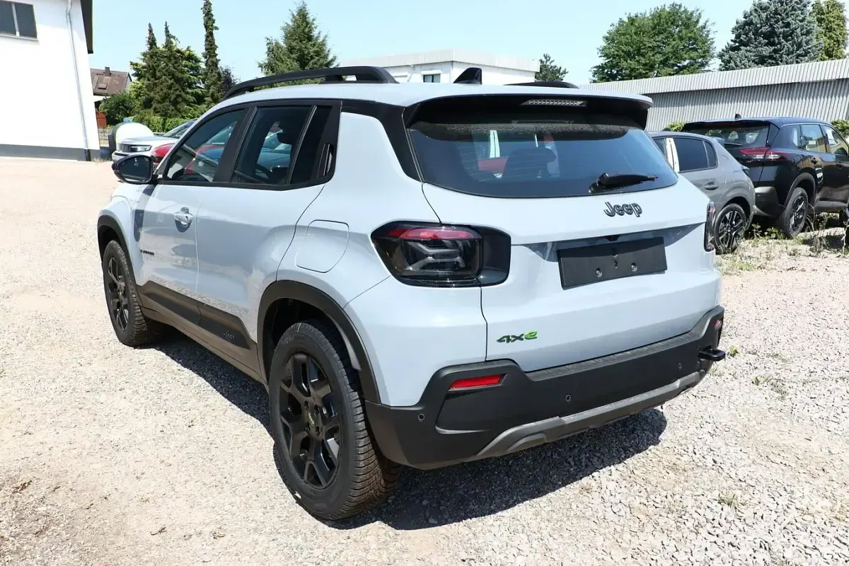 Neu Jeep Avenger 145 PS (106 kW) 2026 Storm grey SUV