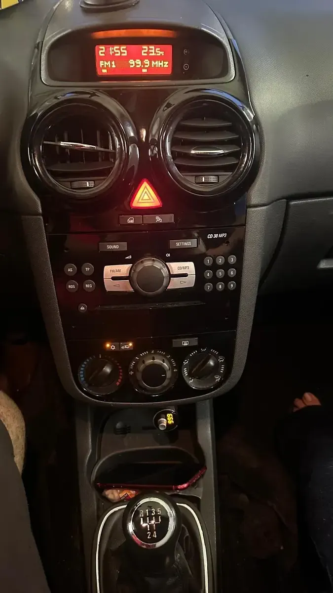 Gebraucht Opel Corsa 75 PS (55 kW) 2010 Silber Kleinwagen