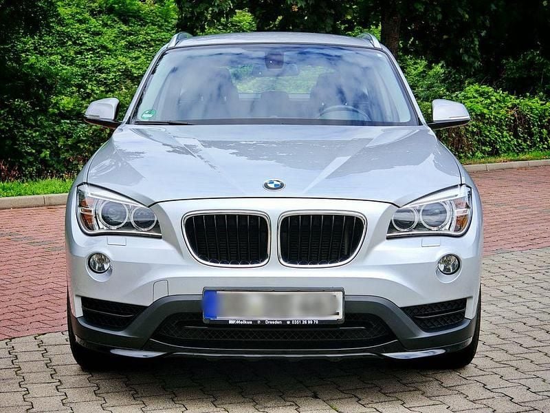 Silber Gebraucht 2015 BMW X1 Sport Line SUV | 21.300 € (Fairer Preis) - Bild 1/4