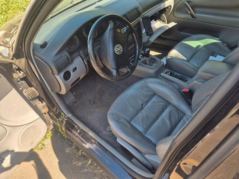 Schwarz Gebraucht 2004 VW Passat Basis Limousine | 550 € (Superpreis) - Bild 1/4