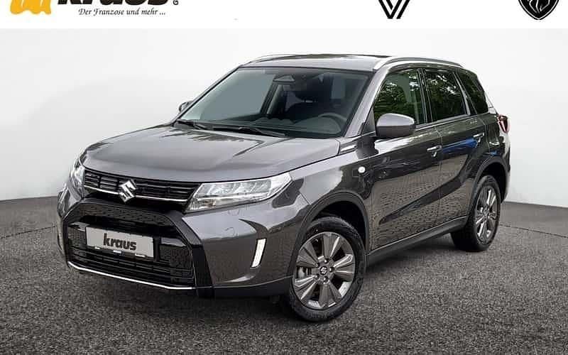 (zzz) titan dark gray m Neu 2025 Suzuki Vitara Comfort SUV | 22.877 € (Superpreis) - Bild 1/4