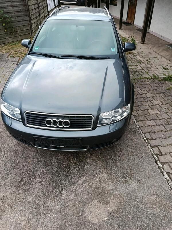 Grau Gebraucht 2004 Audi A4 Kombi | 1.200 € (Guter Preis) - Bild 1/4