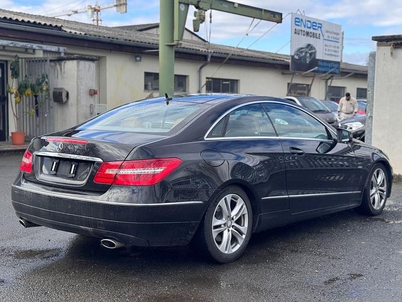 Gebraucht Mercedes E350 265 PS (194 kW) 2012 Schwarz Coupé