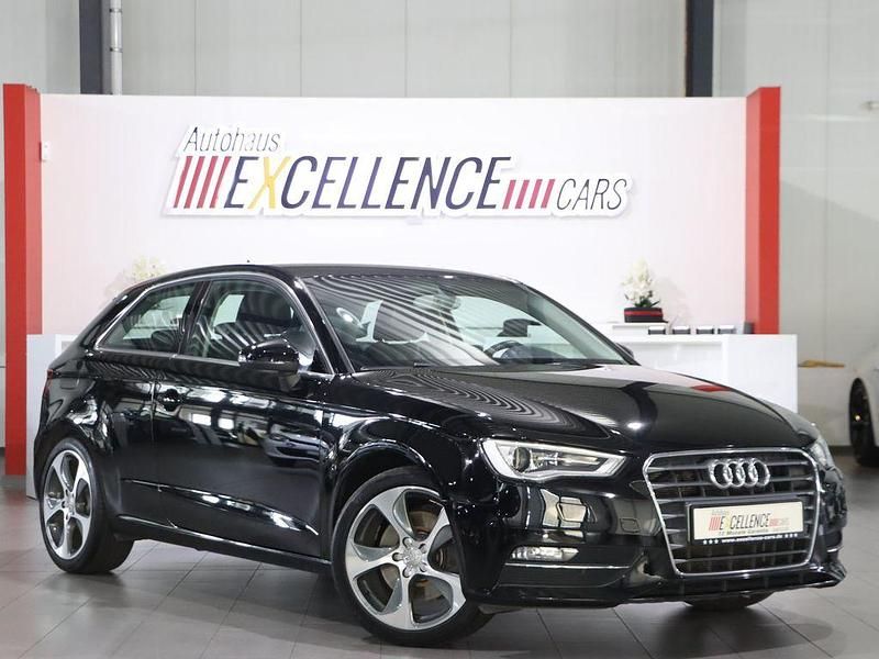 Brilliant schwarz Gebraucht 2013 Audi A3 Ambition Limousine | 12.993 € (Fairer Preis) - Bild 1/4