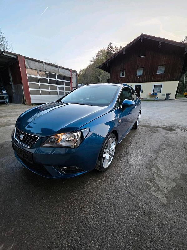 Usata VW Golf 105 CV (77 kW) 2012 Blu Coupé