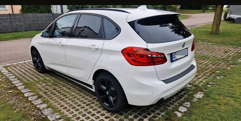 Gebraucht BMW 216 Active Tourer Advantage 116 PS (85 kW) 2016 Weiß Van / Kleinbus