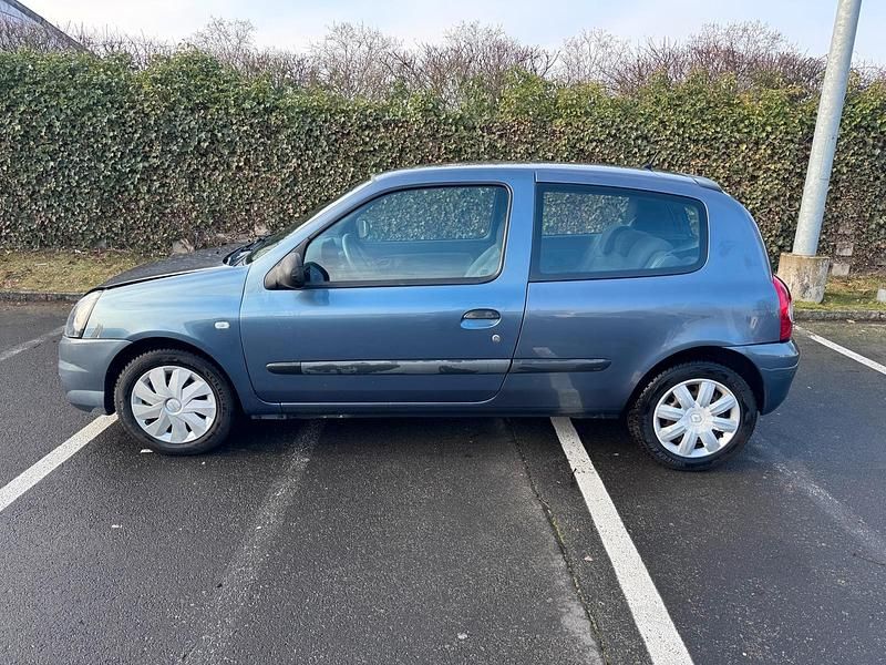 Blau Gebraucht 2010 Renault Clio II Kleinwagen | 1.480 € (Guter Preis) - Bild 1/4