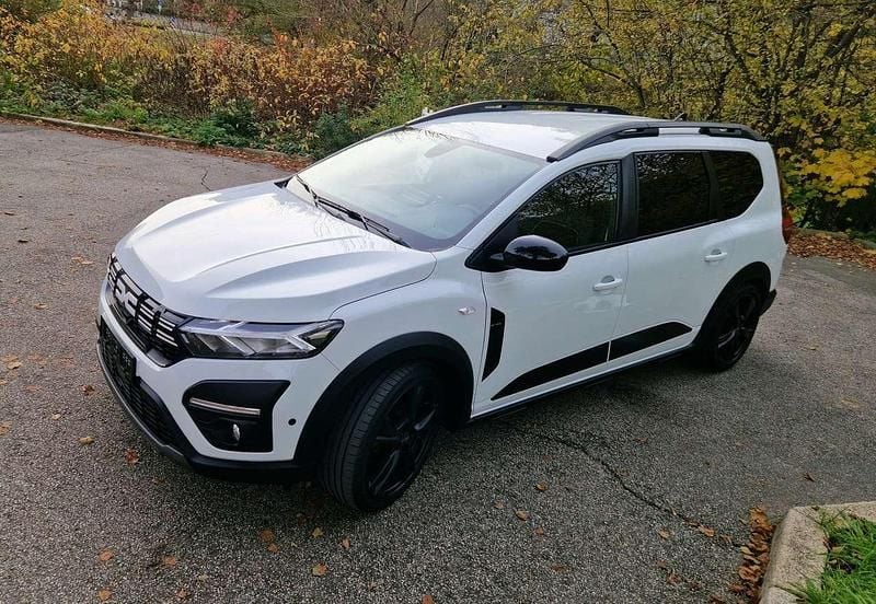 Weiß Gebraucht 2022 Dacia Jogger Extreme Van / Kleinbus | 14.499 € (Guter Preis) - Bild 1/4