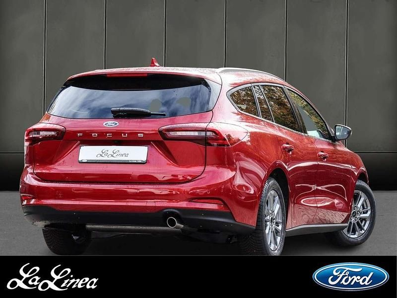 Neu Ford Focus Titanium 155 PS (114 kW) 2025 Rot Kombi