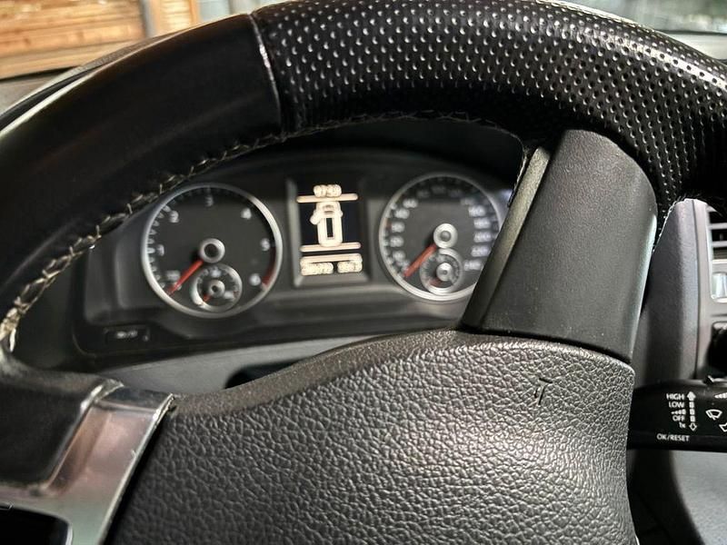 Second-hand VW T5 140 CP (102 kW) 2012 Negru Van