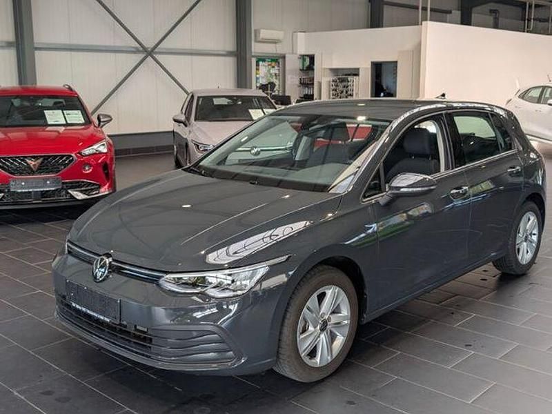 Grau Gebraucht 2022 VW Golf VIII Life Limousine | 20.900 € (Fairer Preis) - Bild 1/4