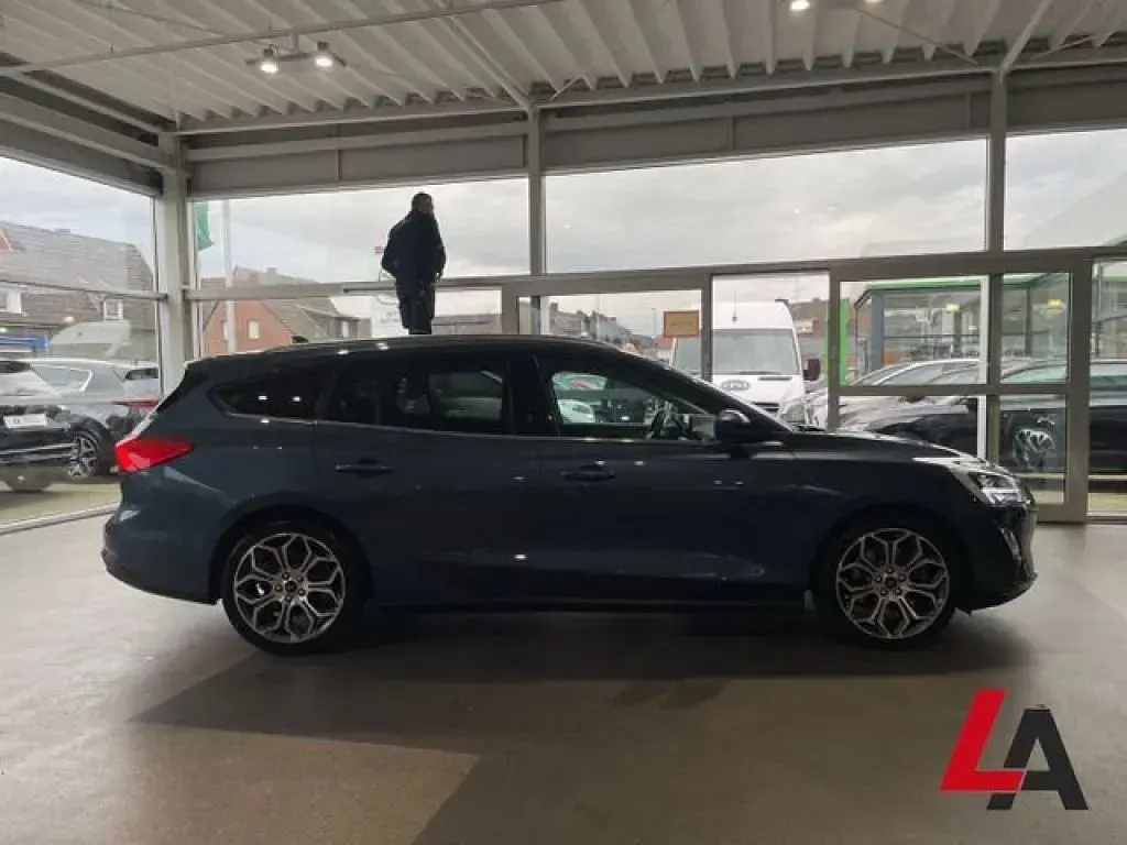 Gebraucht Ford Focus Titanium 125 PS (91 kW) 2019 Blue metallic (metallic) Kombi