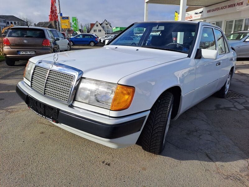 Weiß Gebraucht 1992 Mercedes E260 Limousine | 7.900 € - Bild 1/4