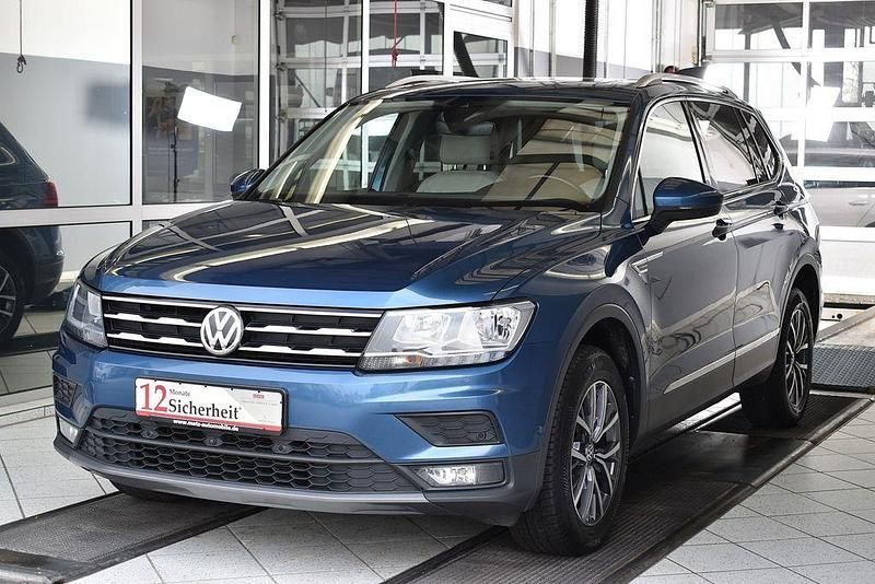 Blau Gebraucht 2021 VW Tiguan Allspace Comfortline SUV | 26.880 € (Etwas zu teuer) - Bild 1/4