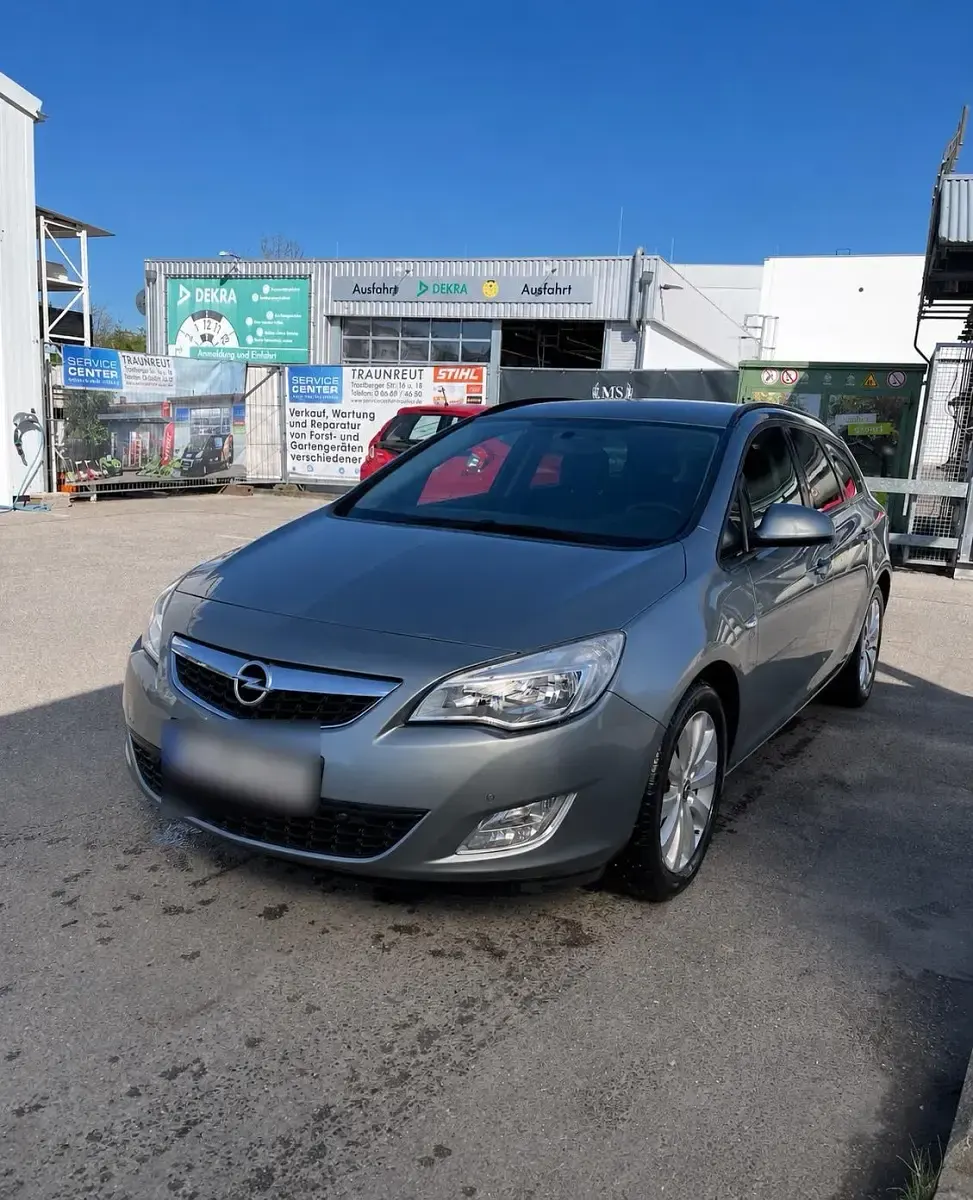 Gebraucht Opel Astra 2012 Grau Kombi