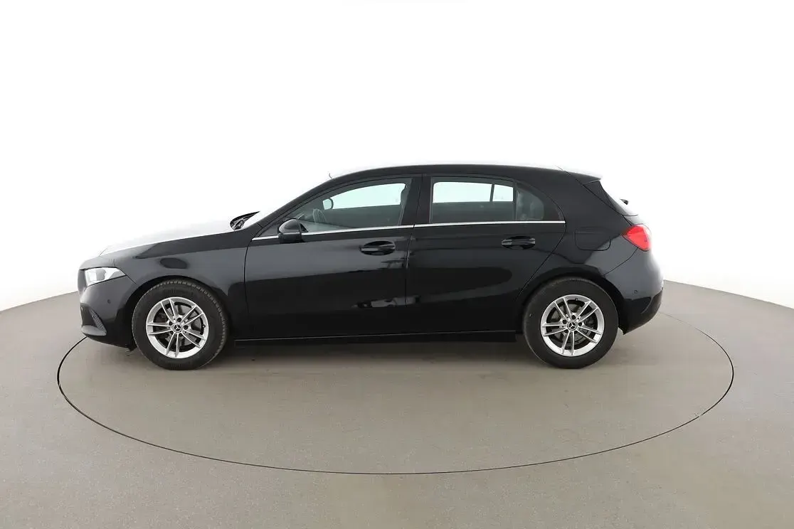 Gebraucht Mercedes A180 116 PS (85 kW) 2019 Schwarz Limousine