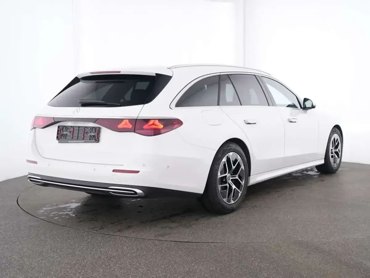 Gebraucht Mercedes E200 Advanced 204 PS (150 kW) 2025 Unilack polarweiß Kombi