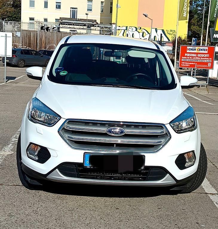 Gebraucht Ford Kuga Trend 120 PS (88 kW) 2019 Weiß SUV