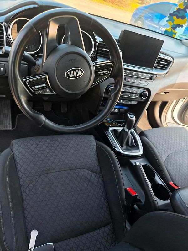 Gebraucht Kia Ceed 2019 Weiß Kleinwagen